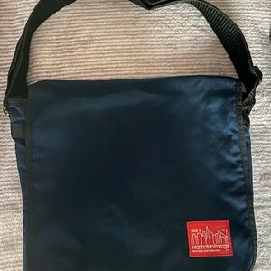 Manhattan Portage DJ Bag - Medium size in Navy color